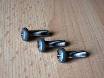 Lens head screw