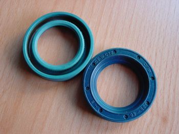 Shaft sealing ring