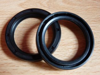 Shaft sealing ring