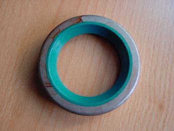 Shaft sealing ring