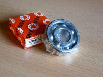 Grooved ball bearing