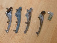 Hatch door hinge – image 1