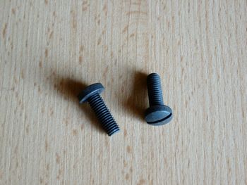 Tornillo de lente