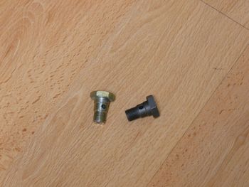 Tornillo hueco