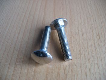 Carriage bolt