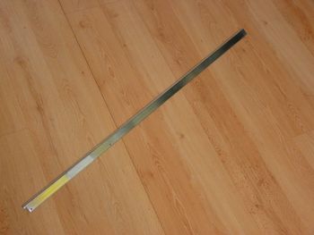 Retaining rail
