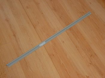 Retaining rail